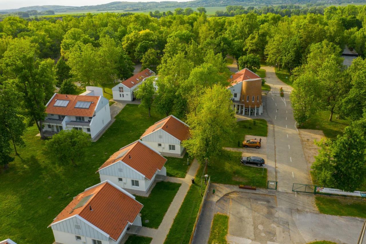 Termál Kemping Apartmanok és Bungalók Harkány Exterior foto