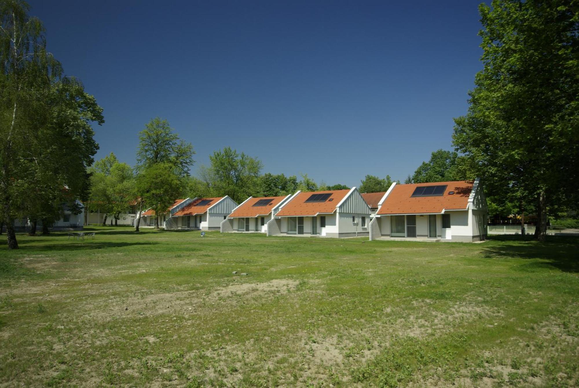 Termál Kemping Apartmanok és Bungalók Harkány Exterior foto